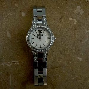 women’s fossil watch, comes with extra links. Does need a new battery.